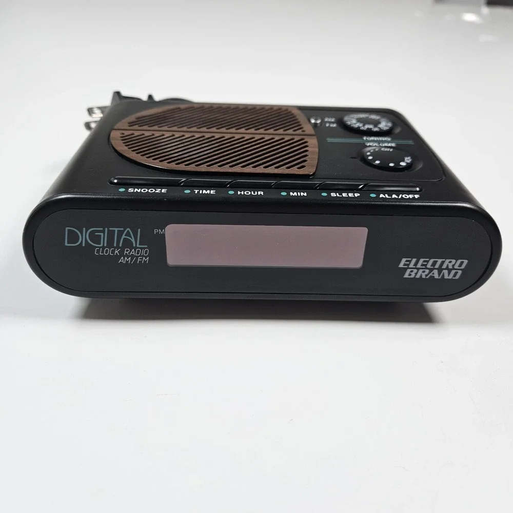 Electro Brand Digital Clock Radio AM FM Black Wood Grain Vintage Alarm Clock VTG